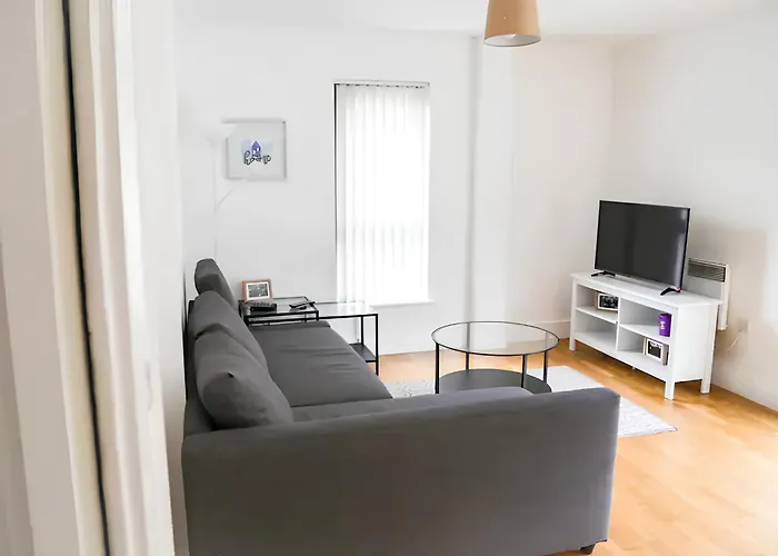 Serviced Apartment In Liverpool City Centre - Free Parking - Balcony - By Happy Days