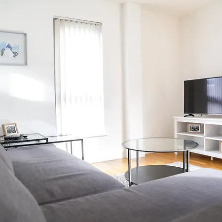 Serviced Apartment In Liverpool City Centre - Free Parking - Balcony - By Happy Days Exterior photo