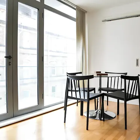 Serviced Apartment In Liverpool City Centre - Free Parking - Balcony - By Happy Days Exterior photo