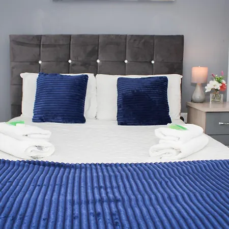 Serviced Apartment In Liverpool City Centre - Free Parking - Balcony - By Happy Days Exterior photo
