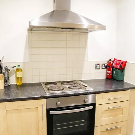 Serviced Apartment In Liverpool City Centre - Free Parking - Balcony - By Happy Days Exterior photo