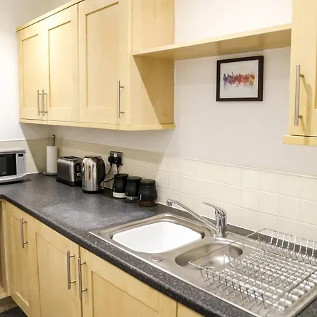 Serviced Apartment In Liverpool City Centre - Free Parking - Balcony - By Happy Days Exterior photo
